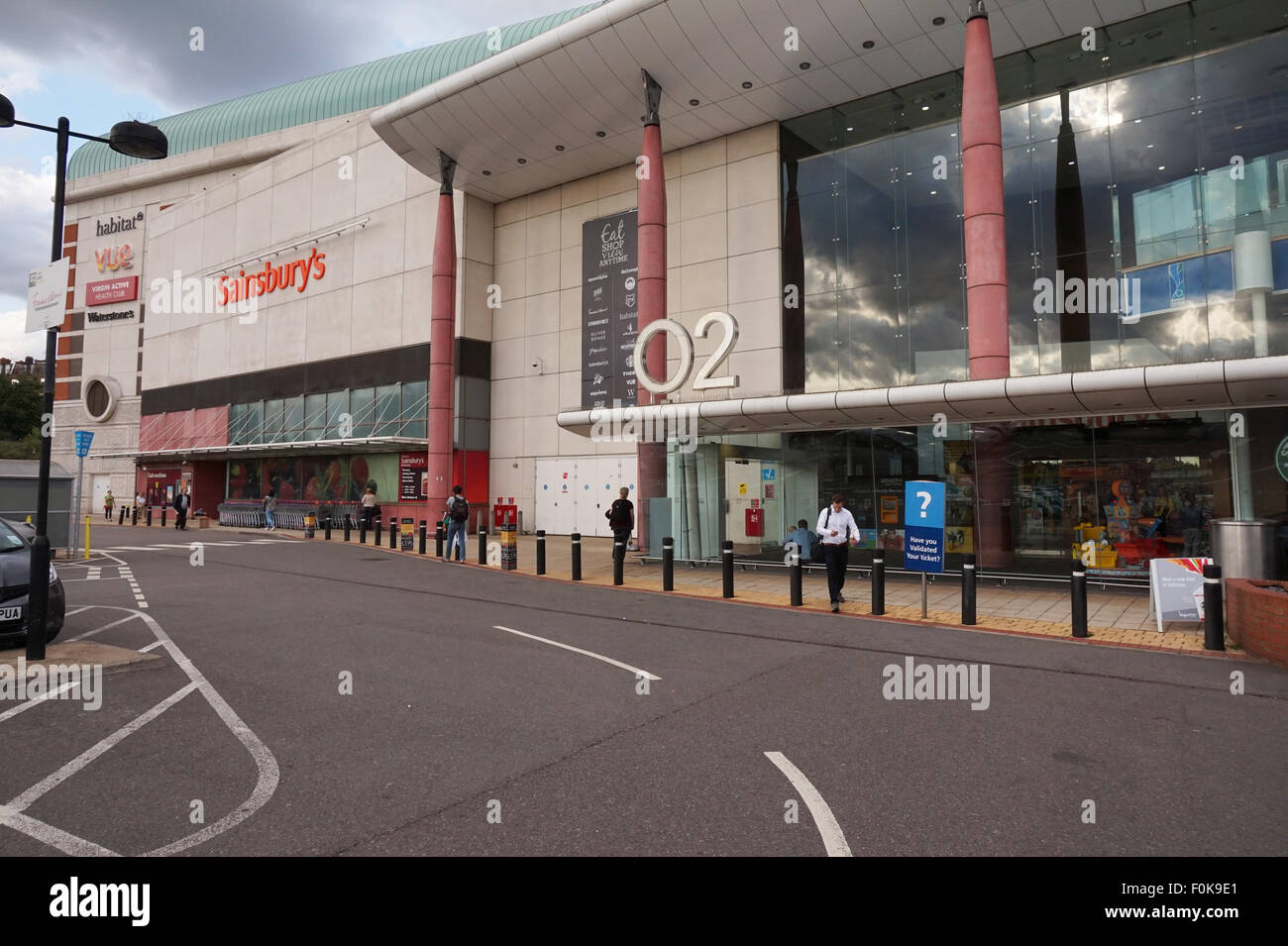 Esterno O2 Shopping Centre, Finchley Road, Londra Foto Stock