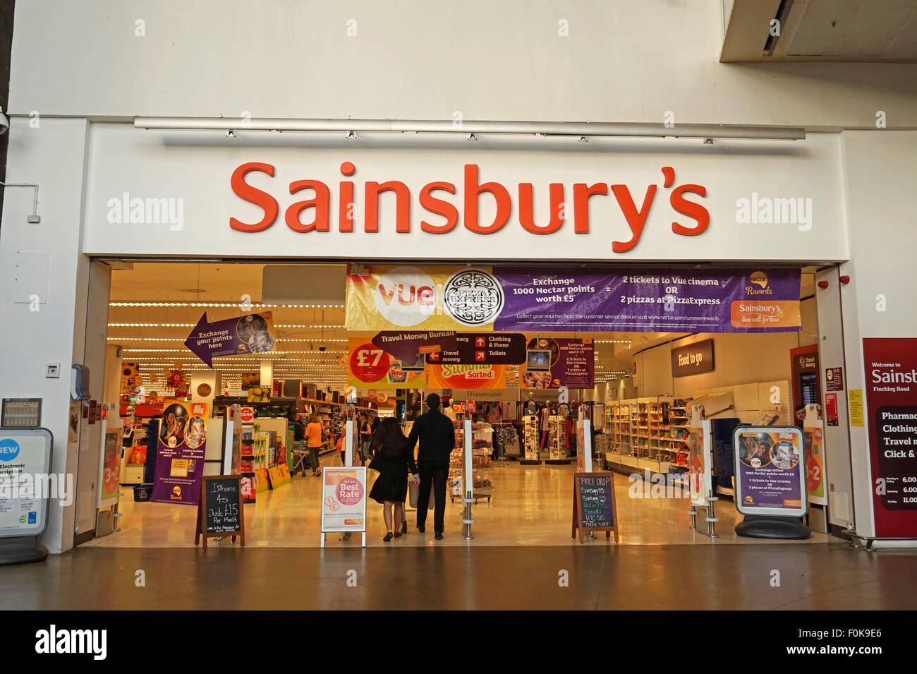 Sainsbury's supermercato, centro O2, Finchley Road, London, Regno Unito Foto Stock