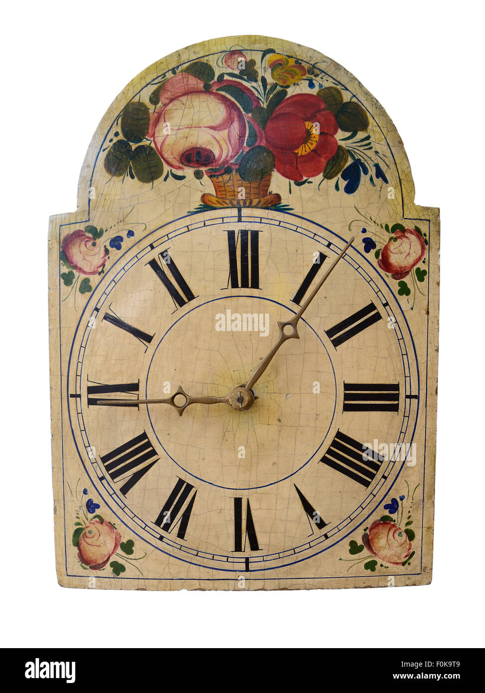 Antico orologio che mostra il tempo (sei minuti passato nove), isolata su bianco. Foto Stock