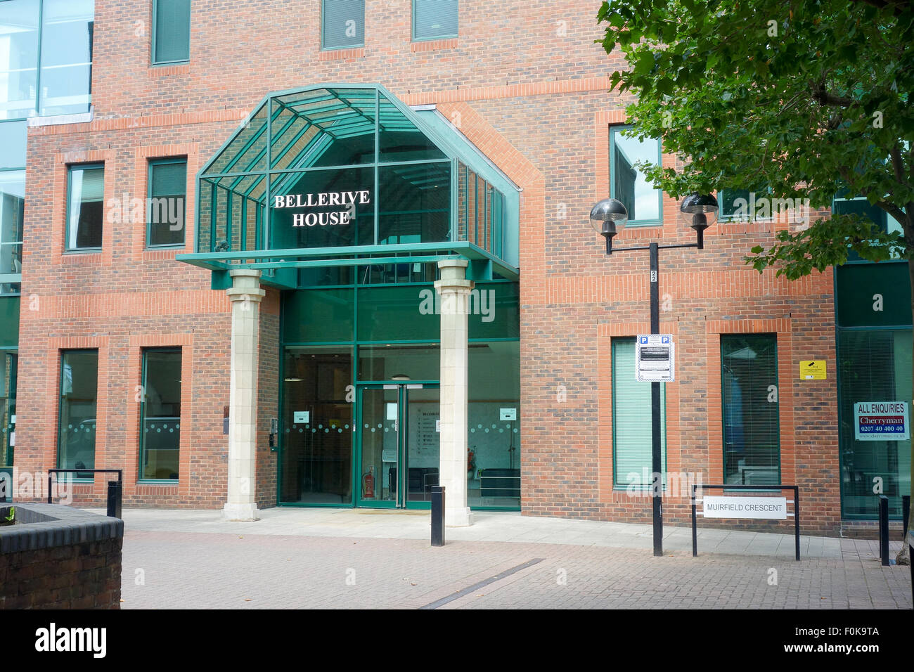 Bellverive House, un moderno edificio di uffici situato a South Quay a Londra. Foto Stock