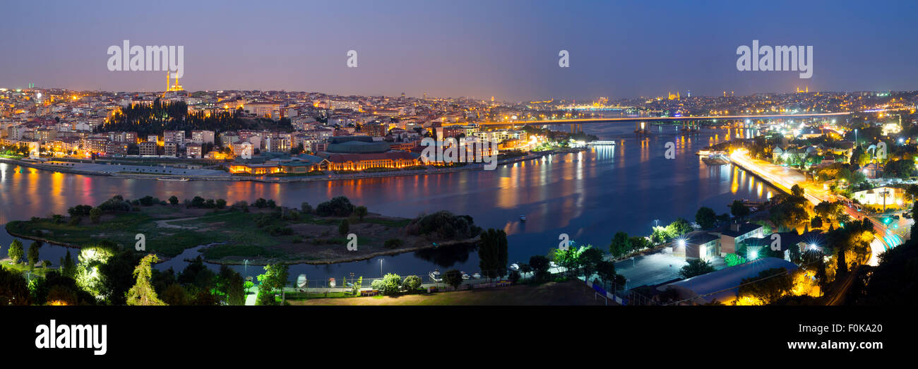 Golden Horn panorama notturno Halic in turco Foto Stock