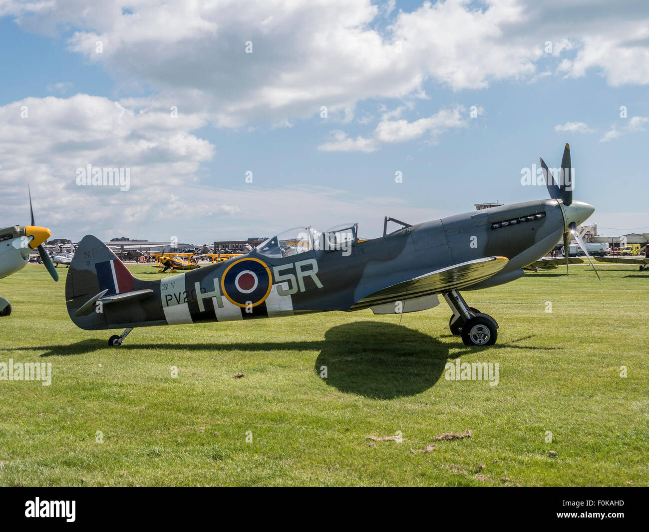 Spitfire PV202 H5R Mk.IXT al 2014 Shoreham Airshow. Foto Stock