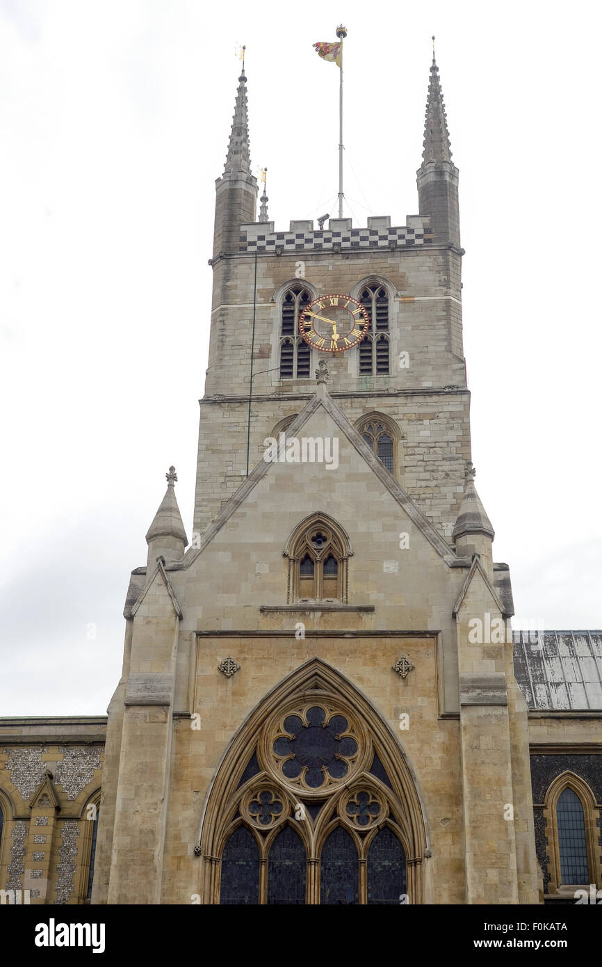 La torre e la east end di Southwark Cathedral Foto Stock