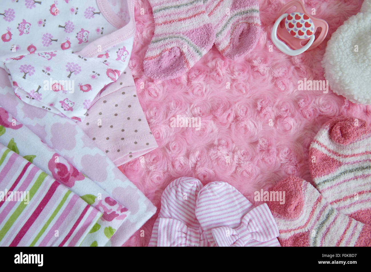 Corredino per neonato ragazza Foto stock - Alamy