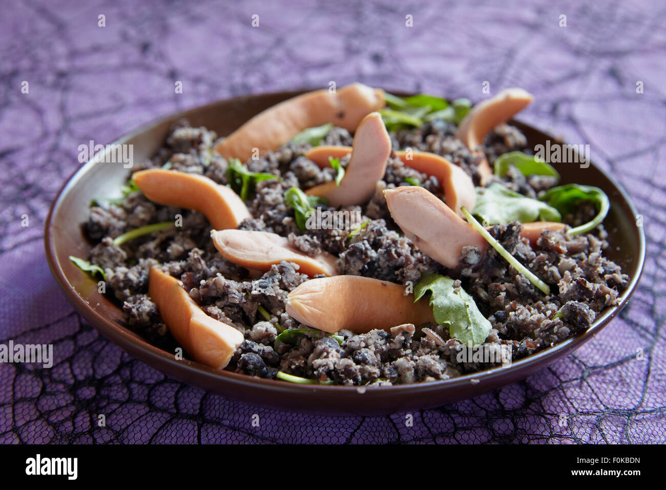 Purea di fagioli neri e salsicce Foto Stock