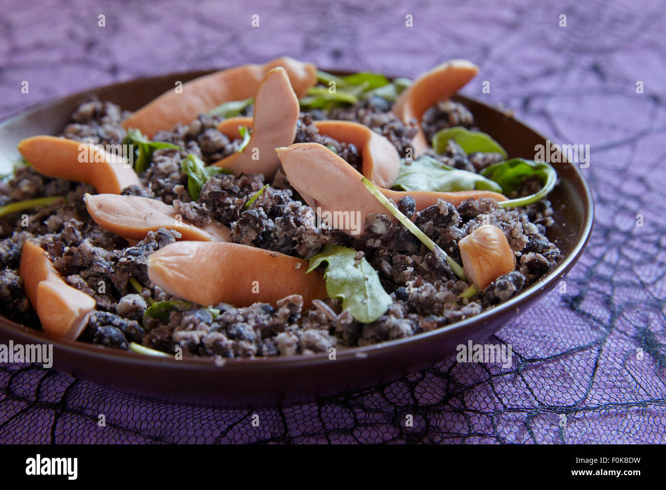 Purea di fagioli neri e salsicce Foto Stock