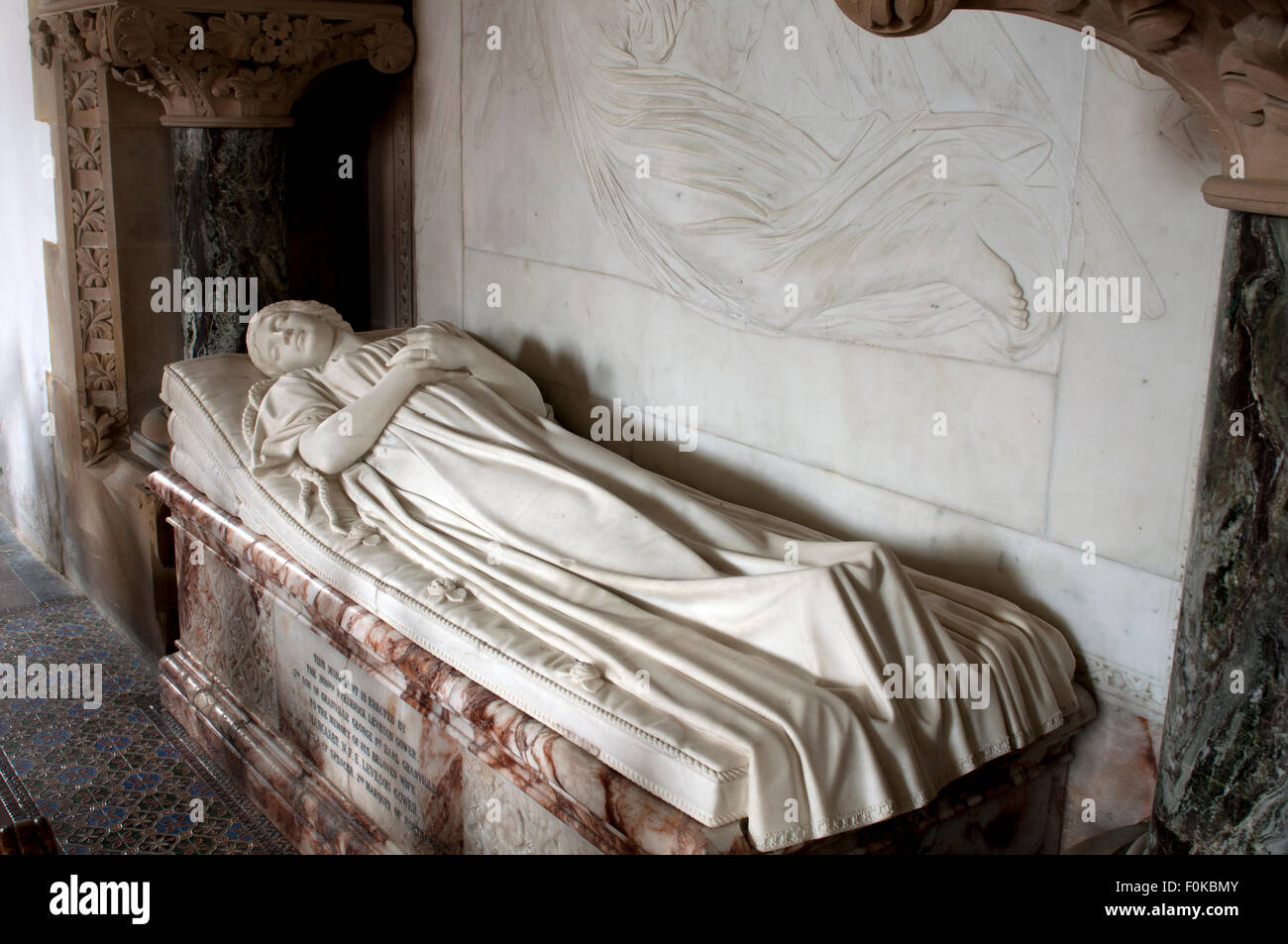 La donna che dorme monumento, Santa Maria Maddalena la Chiesa, Castle Ashby, Northamptonshire, England, Regno Unito Foto Stock