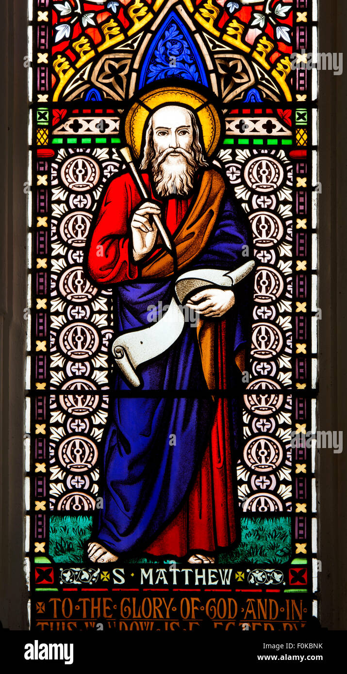 San Matteo in vetro colorato, finestra orientale, Santa Maria Vergine Chiesa, Whiston, Northamptonshire, England, Regno Unito Foto Stock