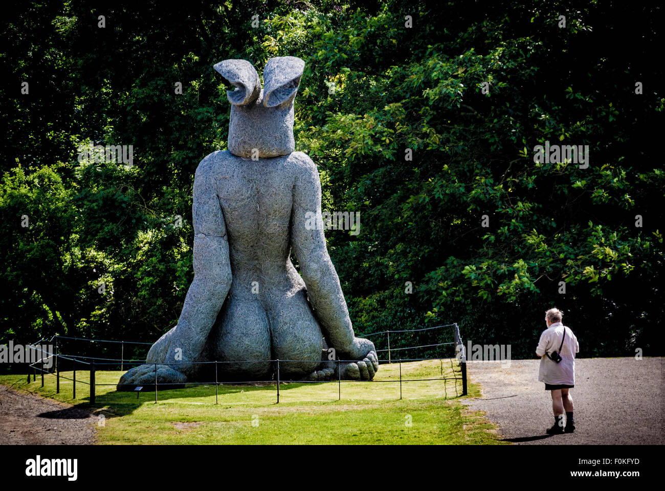 Scultura di Sophie Ryder a Yorkshire Sculpture Park. Foto Stock