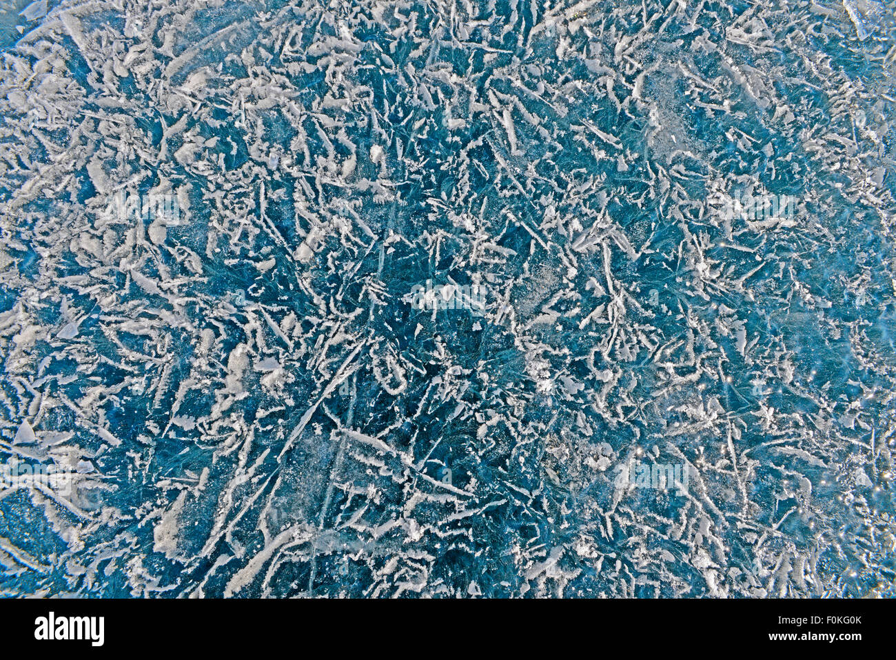 La Russia, il lago Baikal, cristalli di ghiaccio sulla superficie ghiacciata Foto Stock