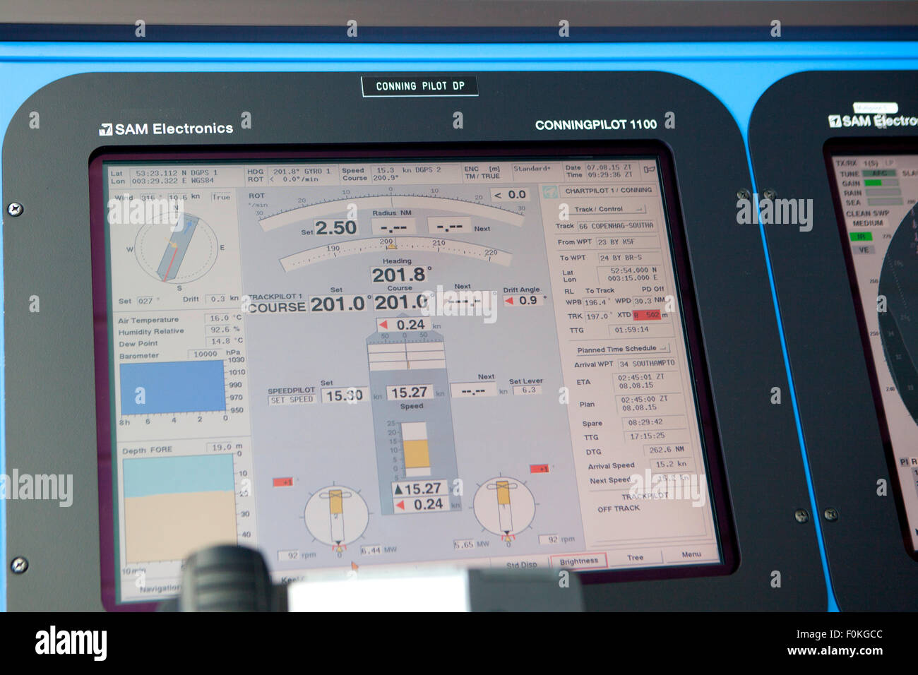 All'interno di una moderna nave da crociera bridge navigazione nell'oceano La celebrità Eclipse Foto Stock