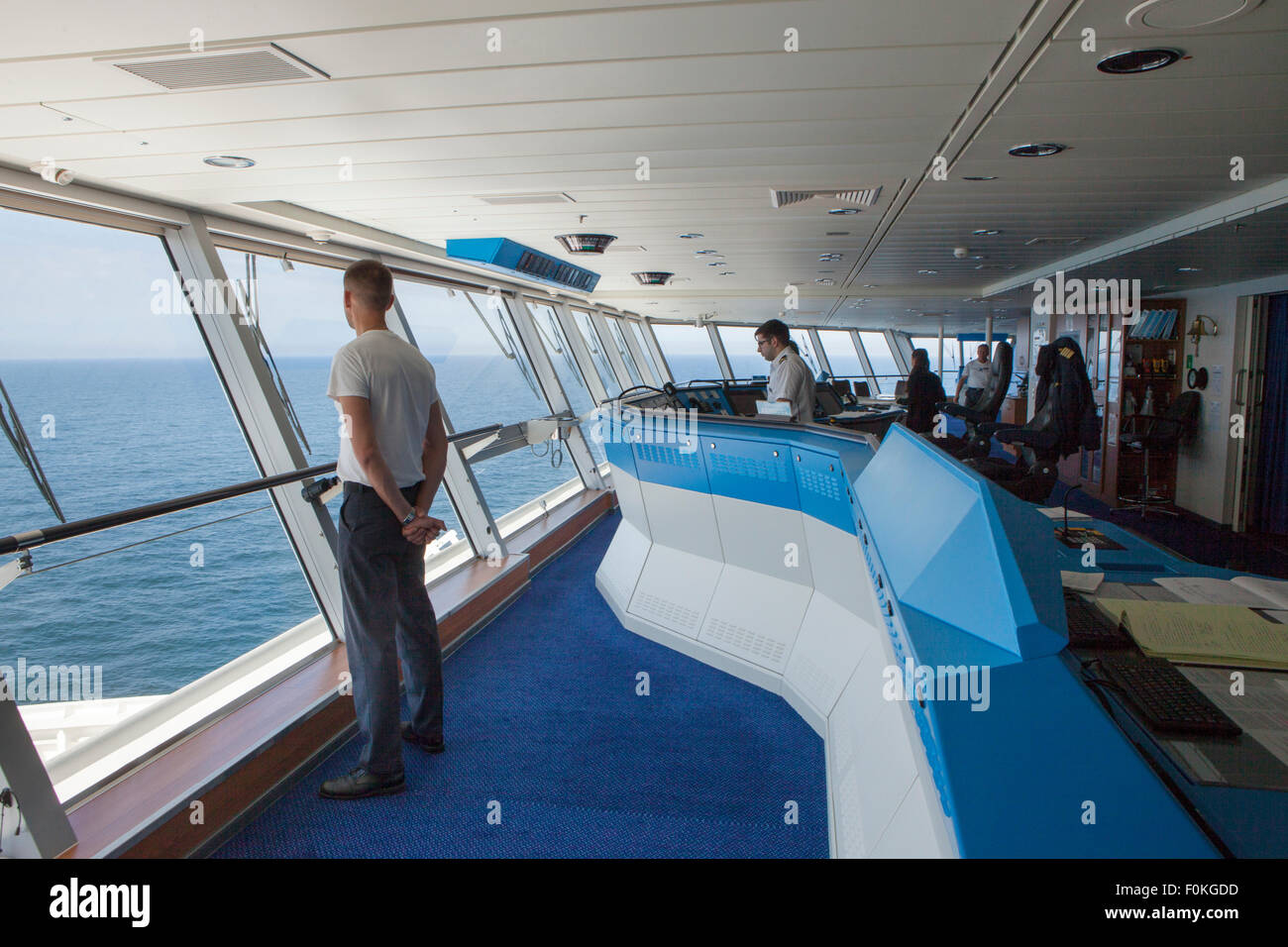 All'interno di una moderna nave da crociera bridge navigazione nell'oceano La celebrità Eclipse Foto Stock