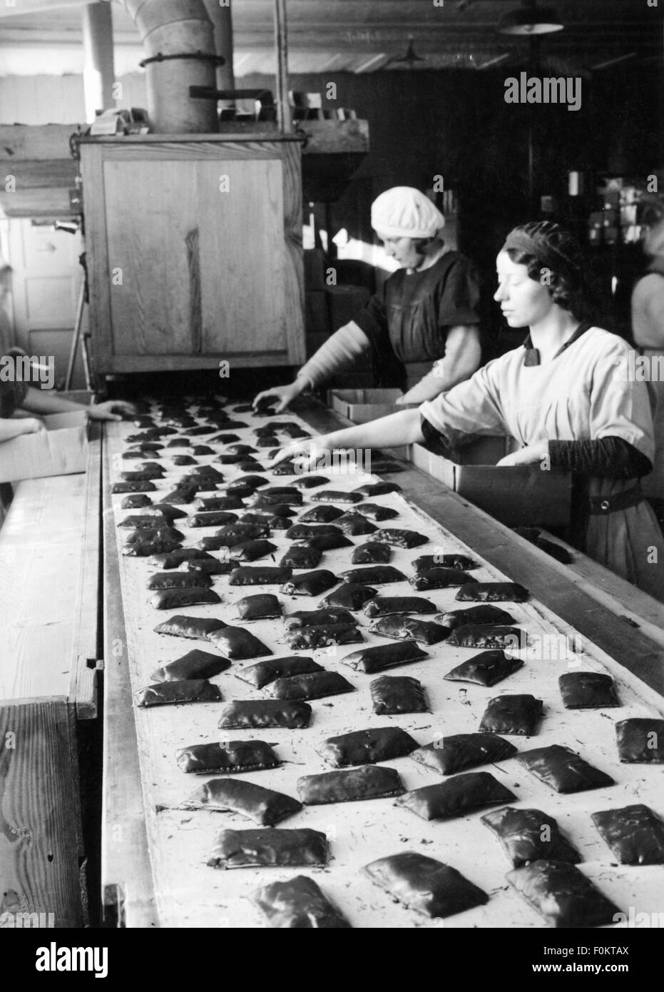 Cibo, torte, pan di zenzero, fabbricazione, fabbrica della società Metzger, Norimberga, anni trenta, diritti aggiuntivi-clearences-non disponibile Foto Stock