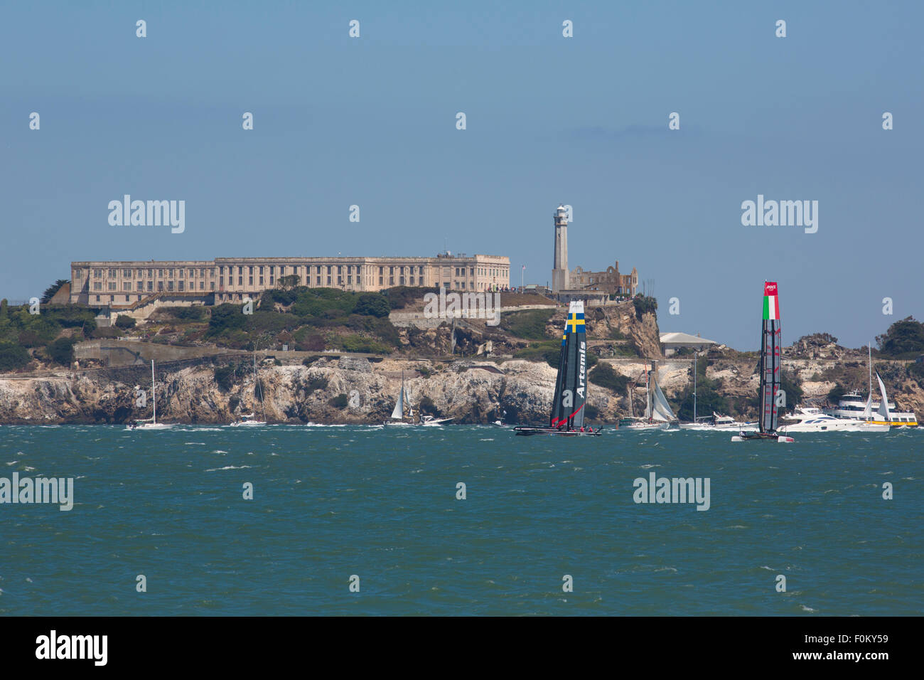 Un gruppo di catamarano team race durante la coppa america world series concorrenza in San Francisco 2012, STATI UNITI D'AMERICA. Foto Stock