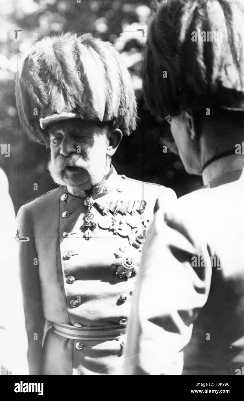 Franz Joseph i, 18.8.1830 - 21.11.1916, Imperatore d'Austria 2.12.1848 - 21.11.1916, a metà lunghezza, ad Aspern, 1909, Foto Stock