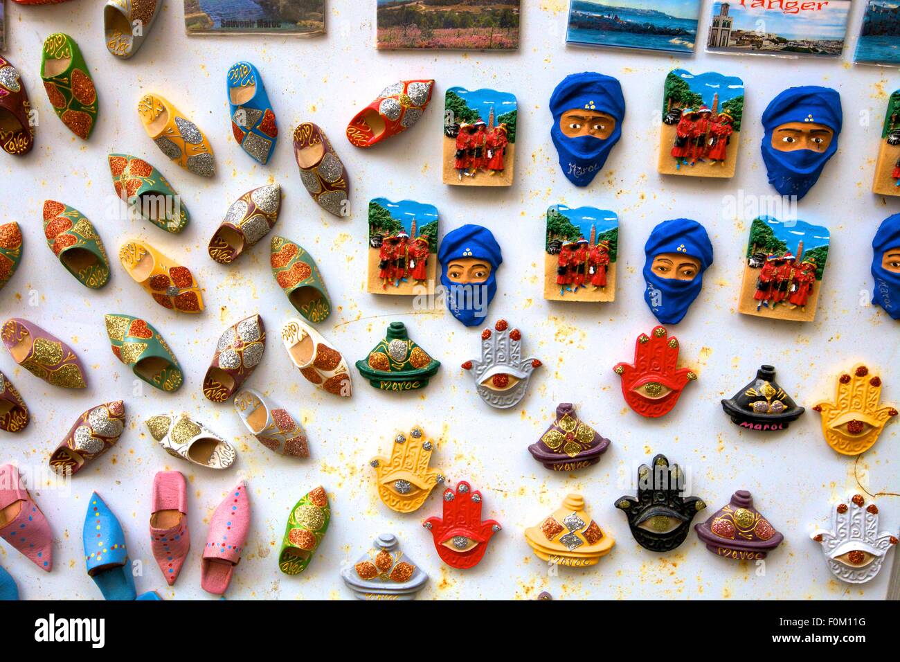 Marocchino magneti per il frigo, turistico Memorablia, Tangeri, Marocco, Africa del Nord Foto Stock