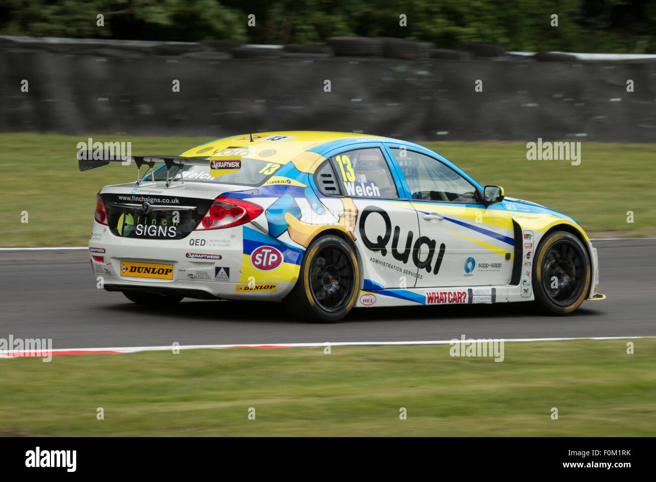 Dan Welch alla Druids nel Welch Motorsport Proton Gen-2 Oulton Park BTCC 7 Giugno 2015 Foto Stock