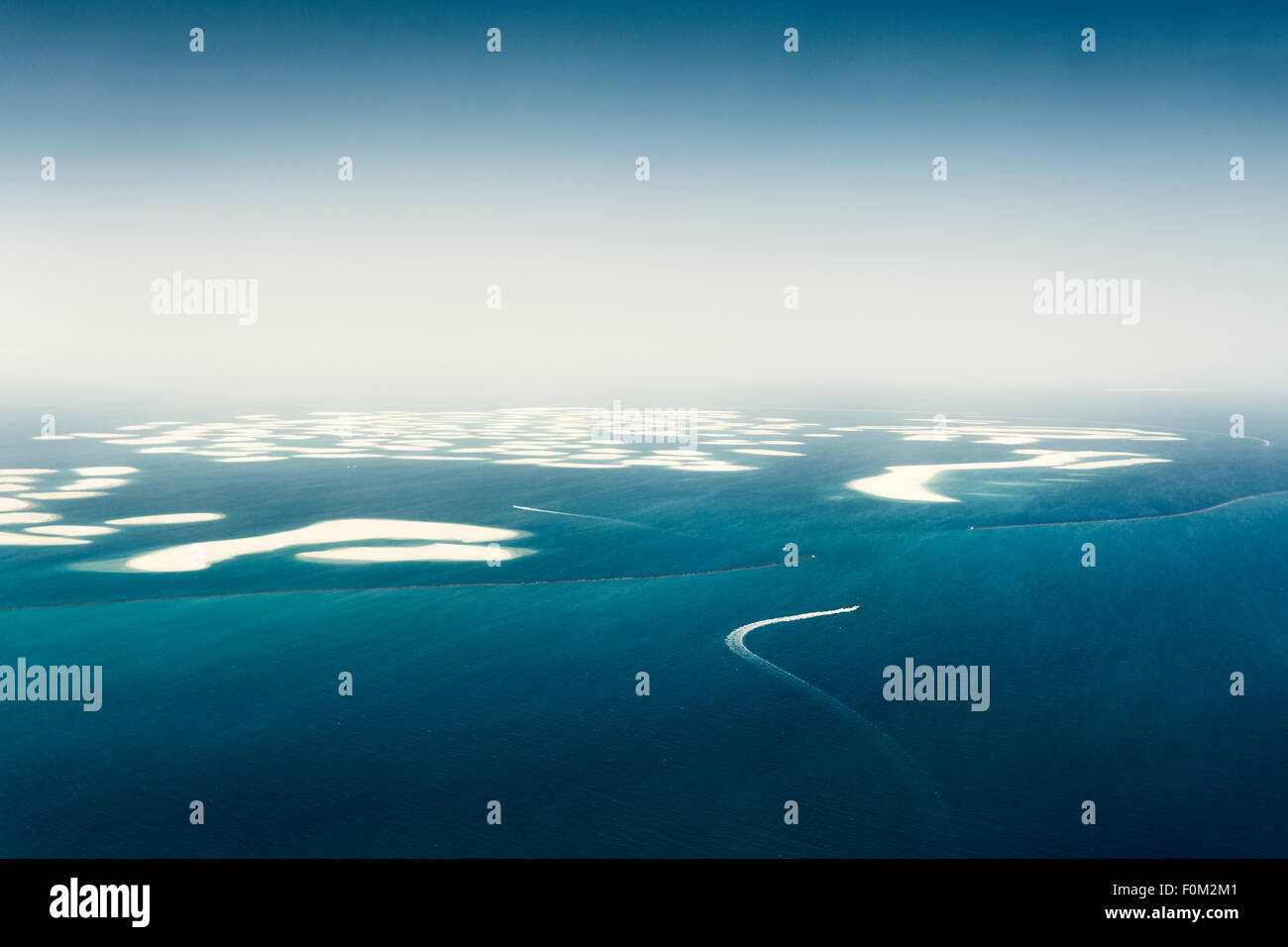 Il mondo, isola artificiale al largo della costa di Dubai, Emirati arabi uniti Foto Stock