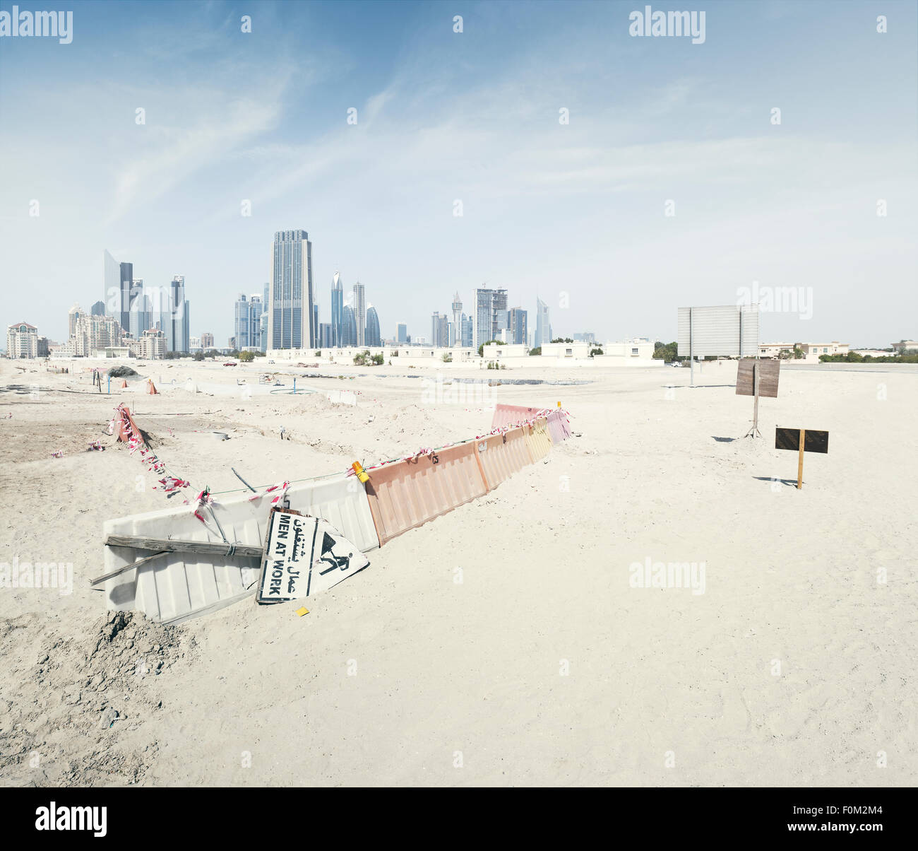 Sito in costruzione nel deserto, Dubai, UAE Foto Stock