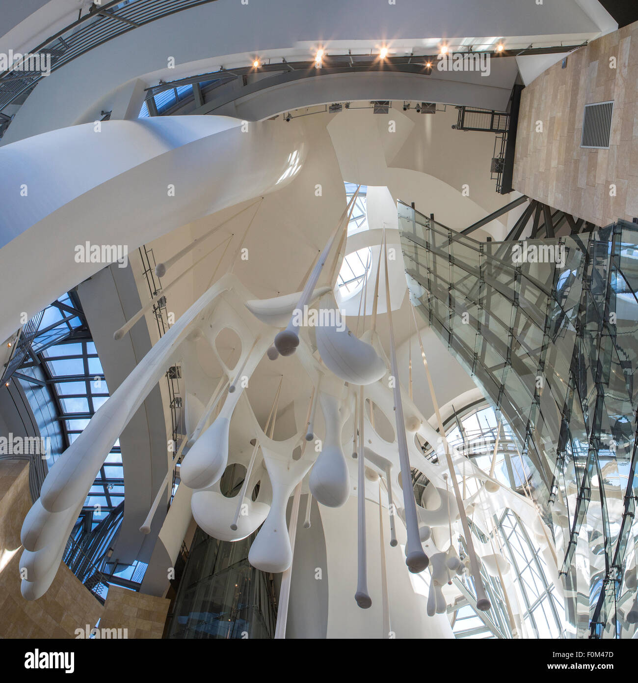 L'interno del Museo Guggenheim a Bilbao, in Spagna, il 6 marzo 2014. Il Guggenheim è un museo. Foto Stock
