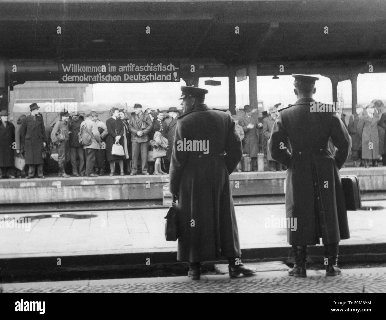 Eventi, era post-bellica, occupazione, zona sovietica di occupazione, soldati sovietici alla stazione ferroviaria di Weimar, 1947, diritti aggiuntivi-clearences-non disponibile Foto Stock