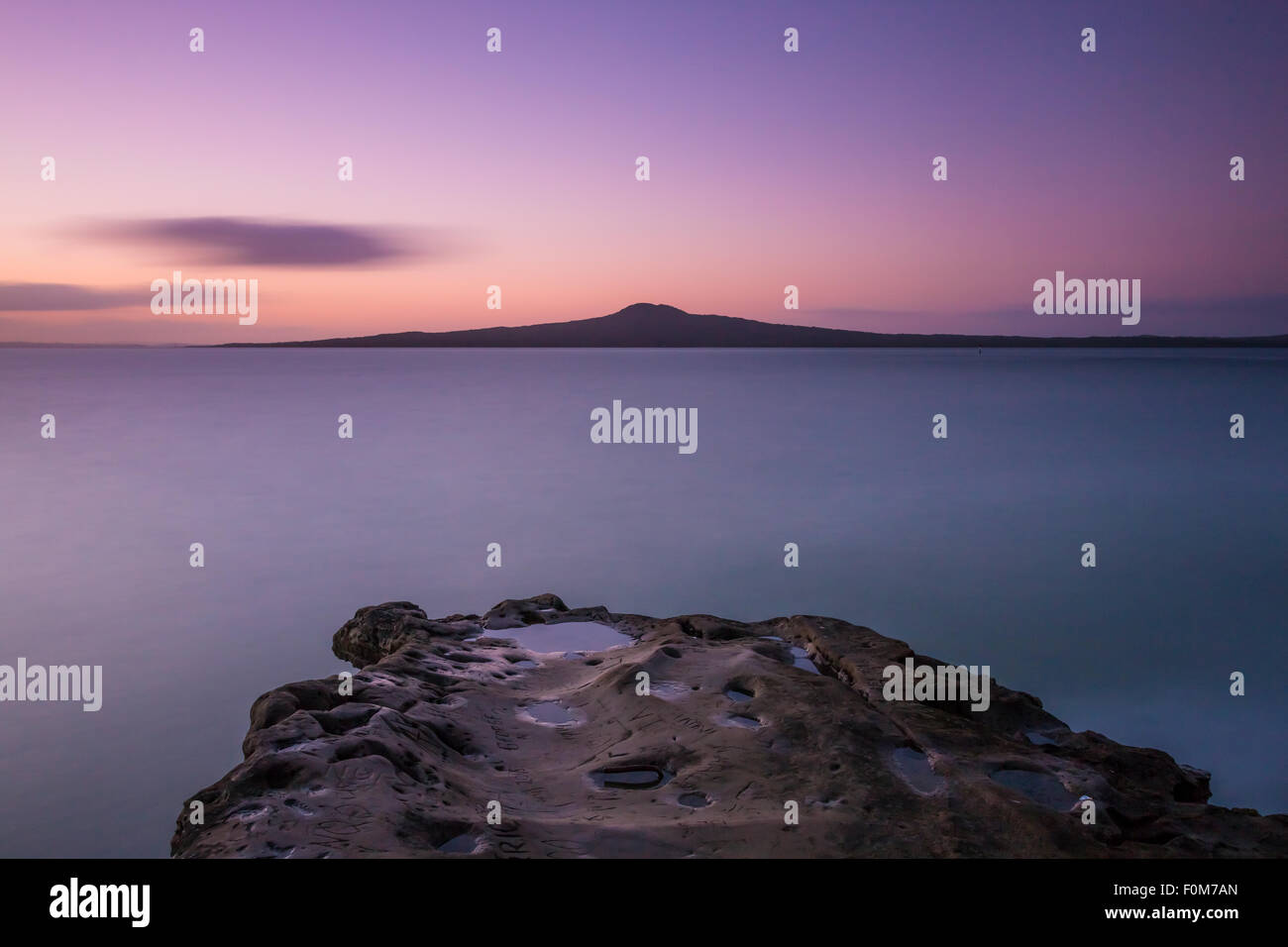 Isola di Rangitoto al tramonto Foto Stock