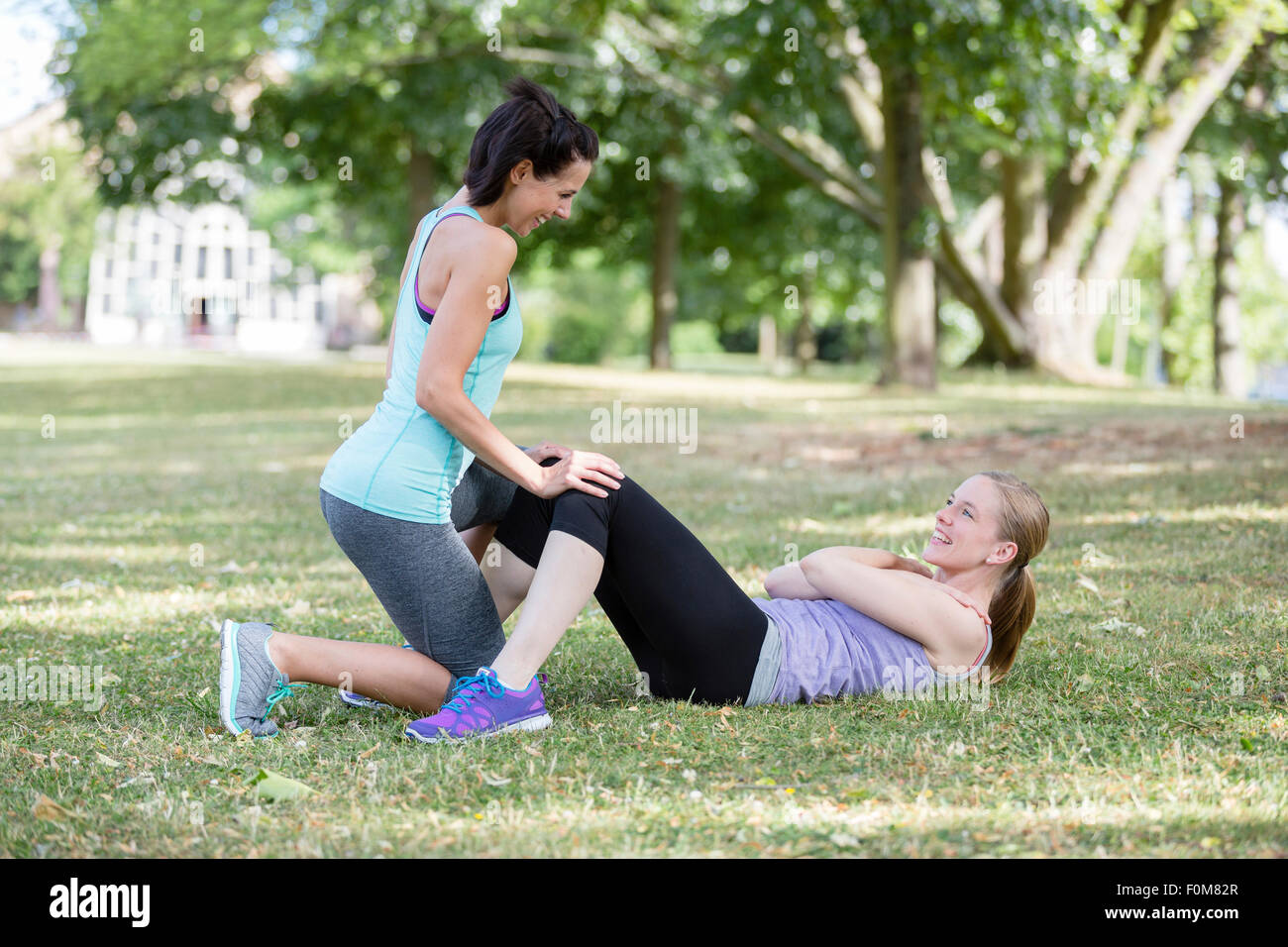Due donne durante la forza di formazione Foto Stock