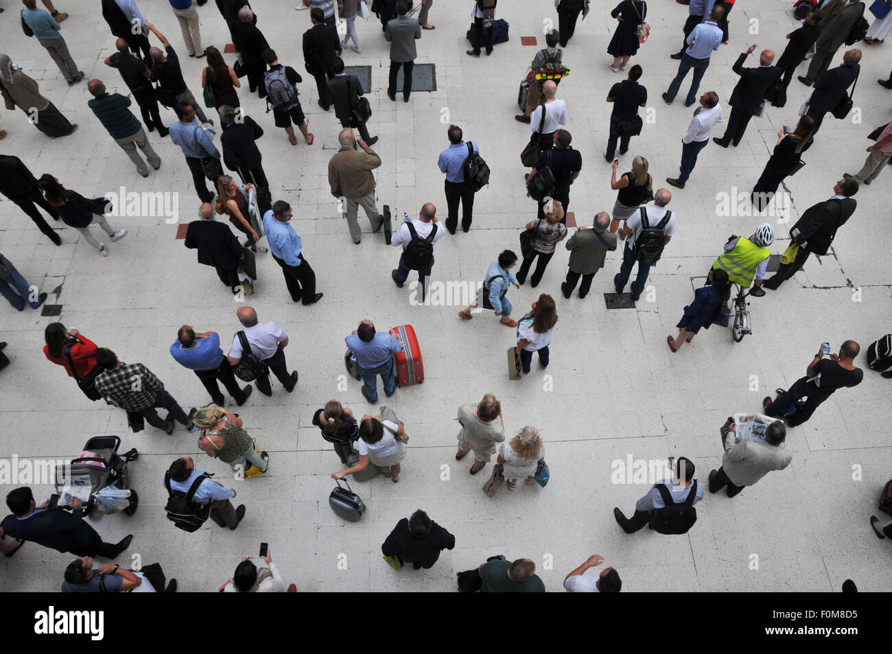Top Shot di passeggeri presso la stazione di Waterloo Foto Stock