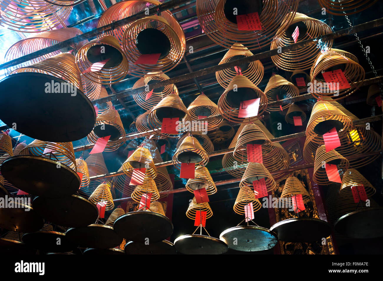 Bobine di incenso al Tempio di Man Mo, Isola di Hong Kong Foto Stock