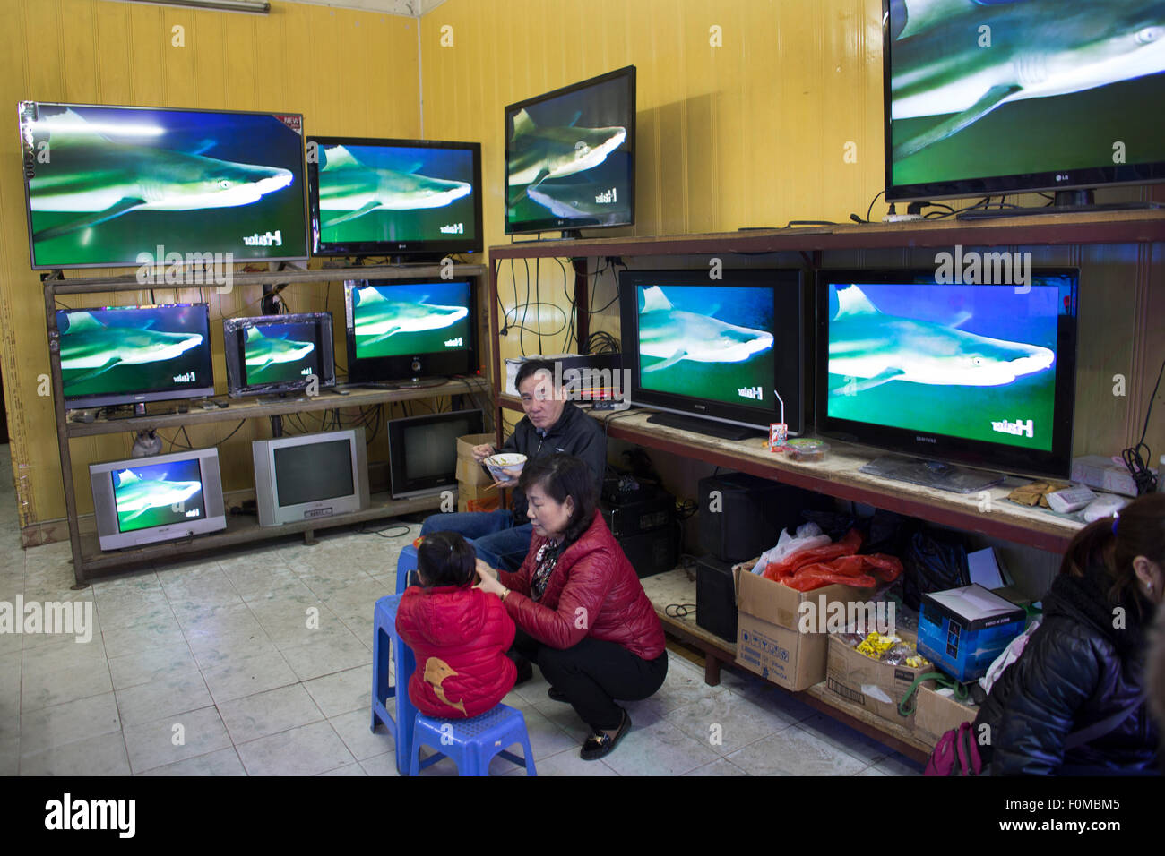 TV shop ad Hanoi, Vietnam Foto Stock