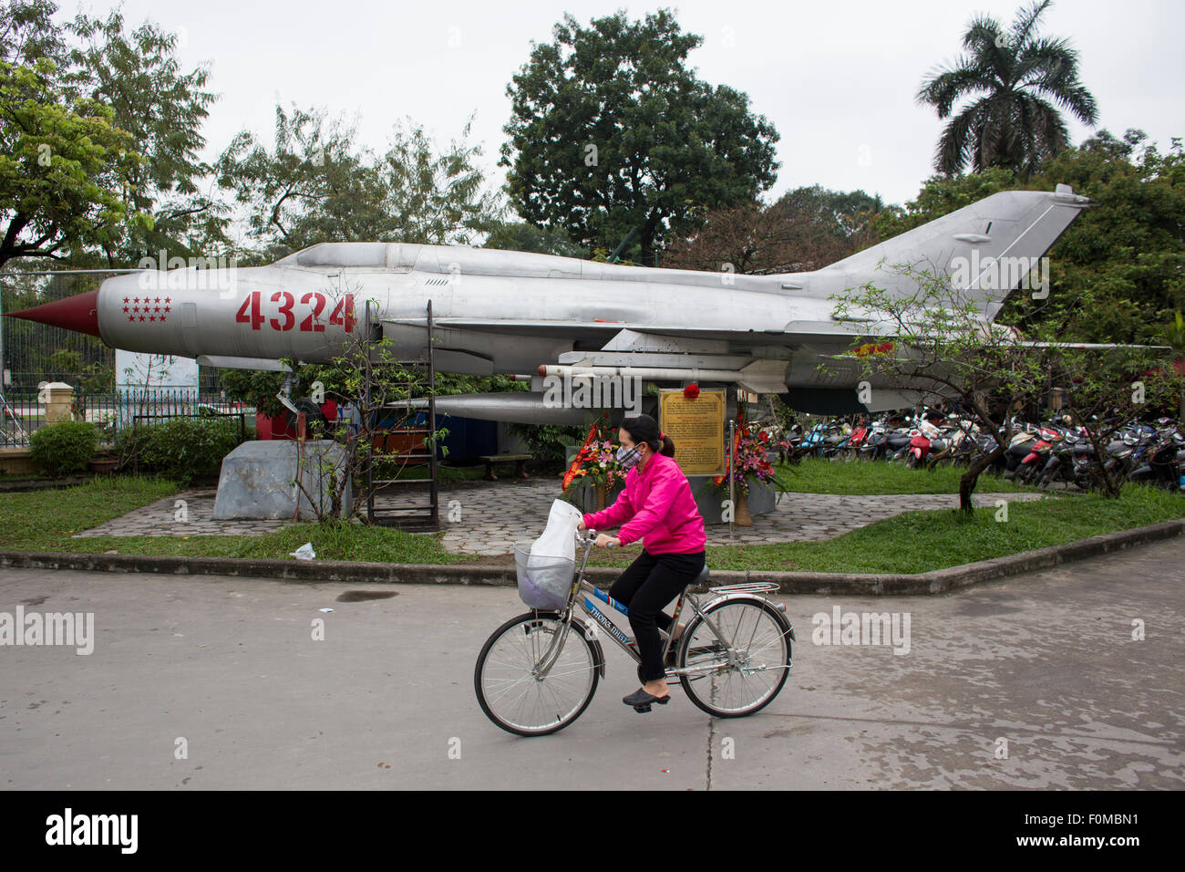 Il russo MIG jet da combattimento in Hanoi militare museo di guerra Foto Stock