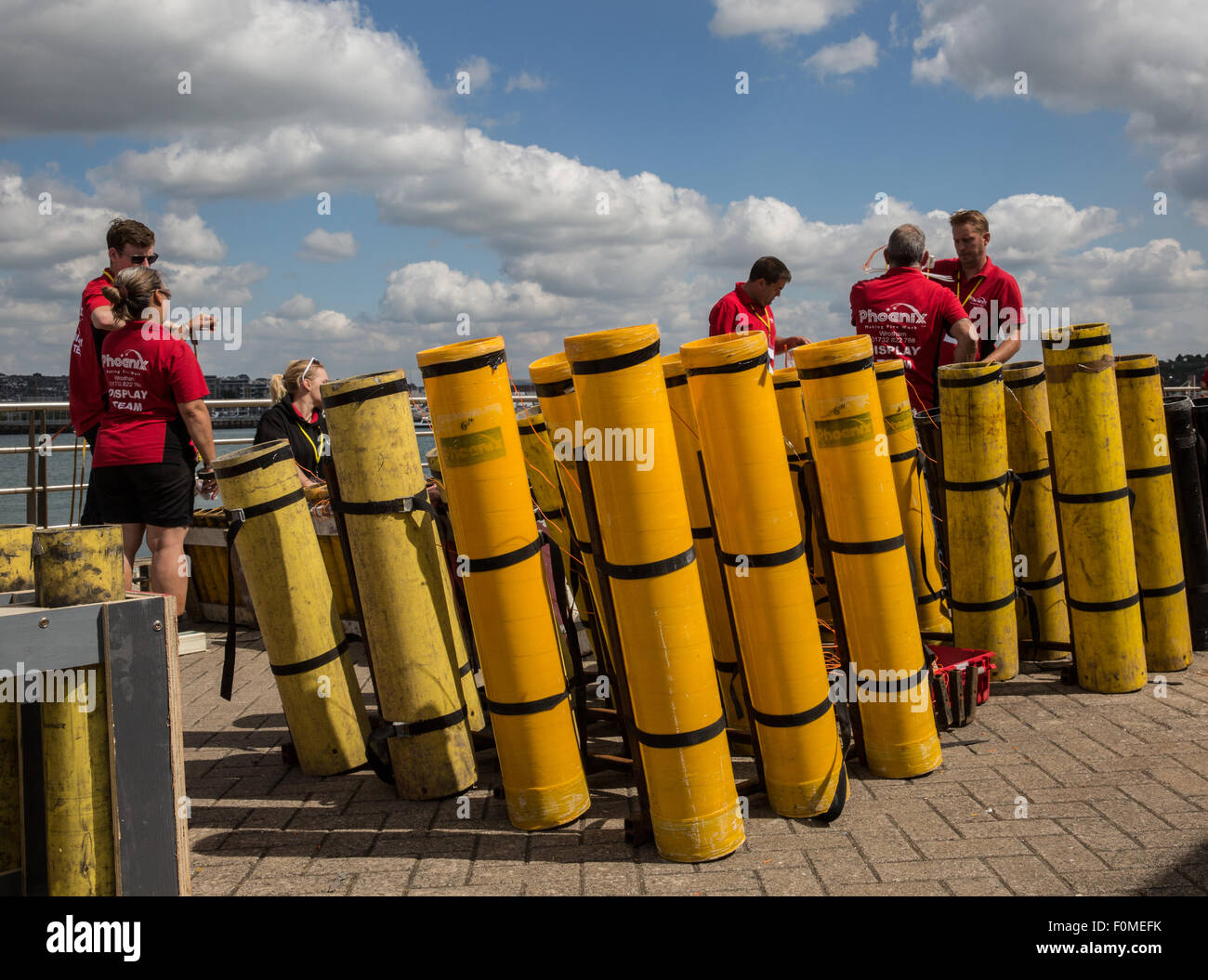Plymouth, UK. 18 Agosto, 2015. Alcune delle malte utilizzate presso il British fuochi d'artificio campionati - Plymouth 18 Agosto 2015 da Phoenix fuochi d'artificio gestito da Martin bara. Oltre 400 Malte sono utilizzati e 540kg di esplosivo con 8 tonnellate di marcia trasportati al sito. Credito: Anna Stevenson/Alamy Live News Foto Stock