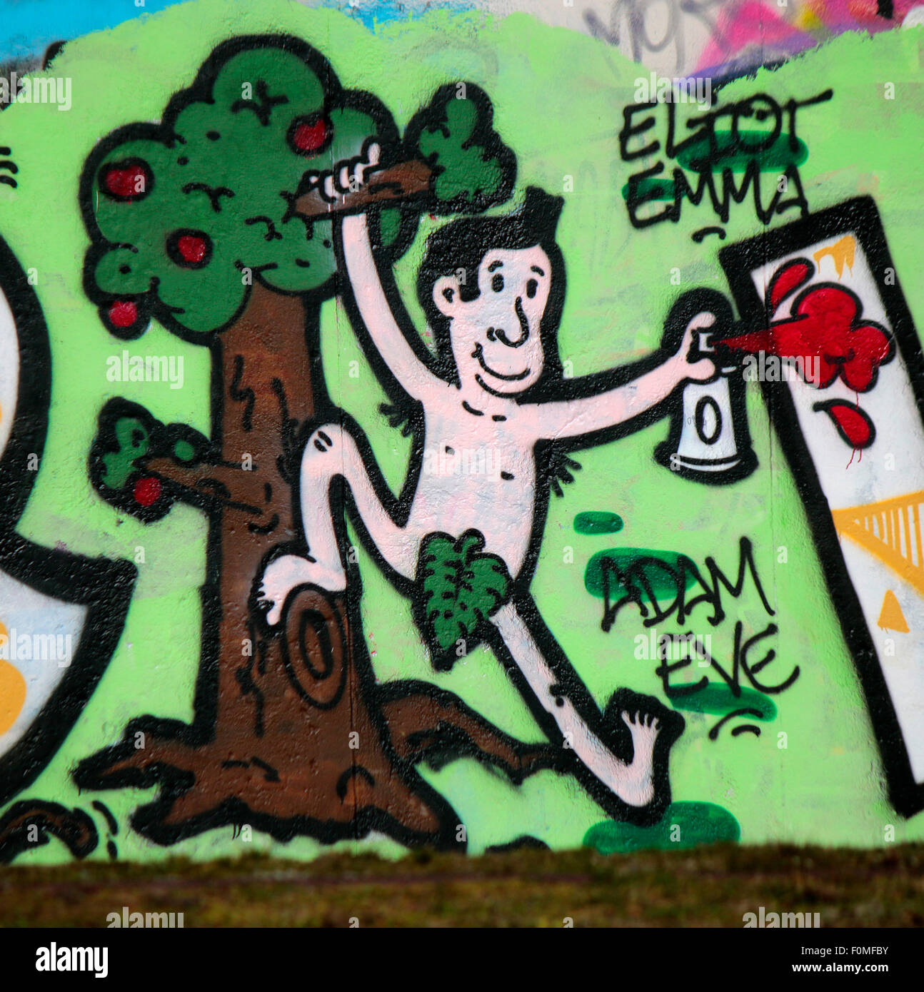 'Adam und Eva' - Graffity, la East Side Gallery di Berlino. Foto Stock