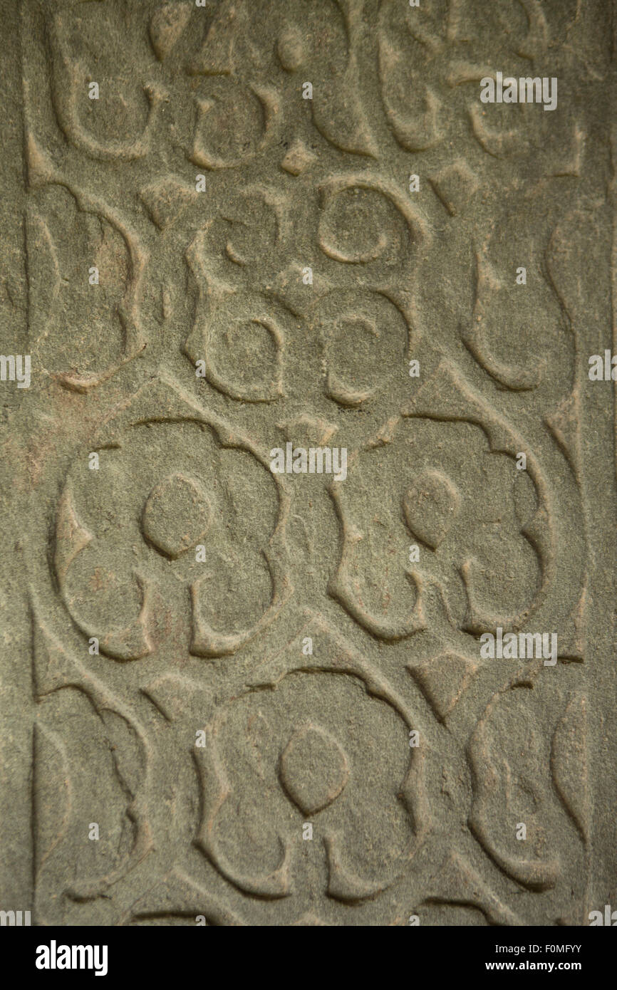 Europa, Regno Unito, Scozia, Iona, Celtic stone carving su un oggetto contrassegnato per la rimozione definitiva in Abbazia di Iona Foto Stock