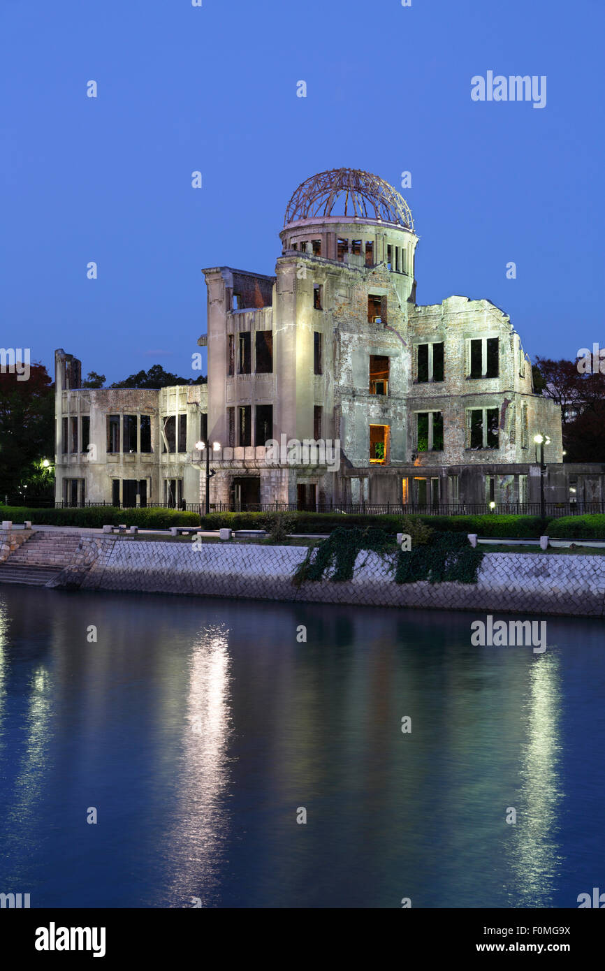 La Cupola della Bomba atomica di notte, Hiroshima, Western Honshu, Giappone, Asia Foto Stock