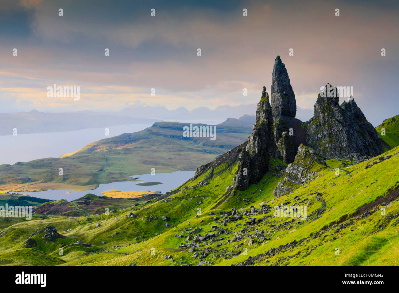 Il vecchio uomo di Storr rocce sulla isola di Skye nelle Highlands della Scozia Foto Stock