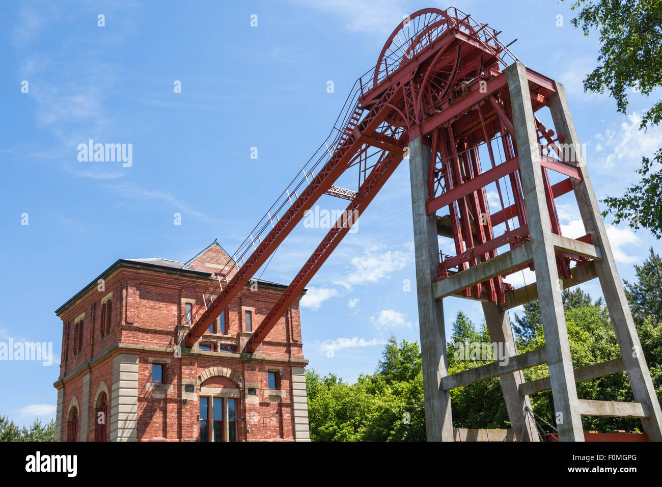 Pit testa ingranaggio di avvolgimento e casa del motore, Bestwood Colliery, Bestwood Country Park, Nottinghamshire, England, Regno Unito Foto Stock