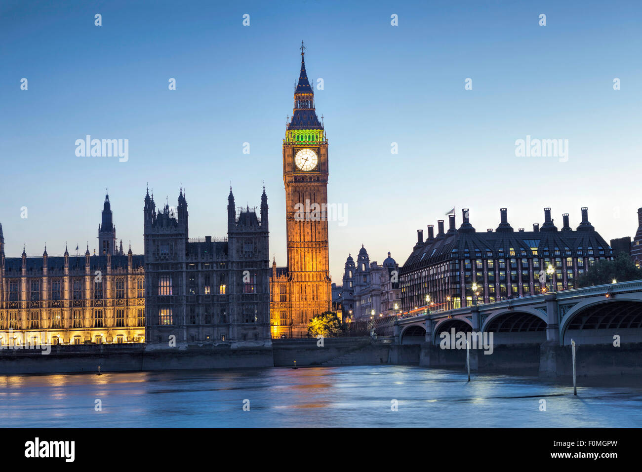London, Casa del Parlamento (Palazzo di Westminster), il Tamigi e il Westminster Bridge Foto Stock
