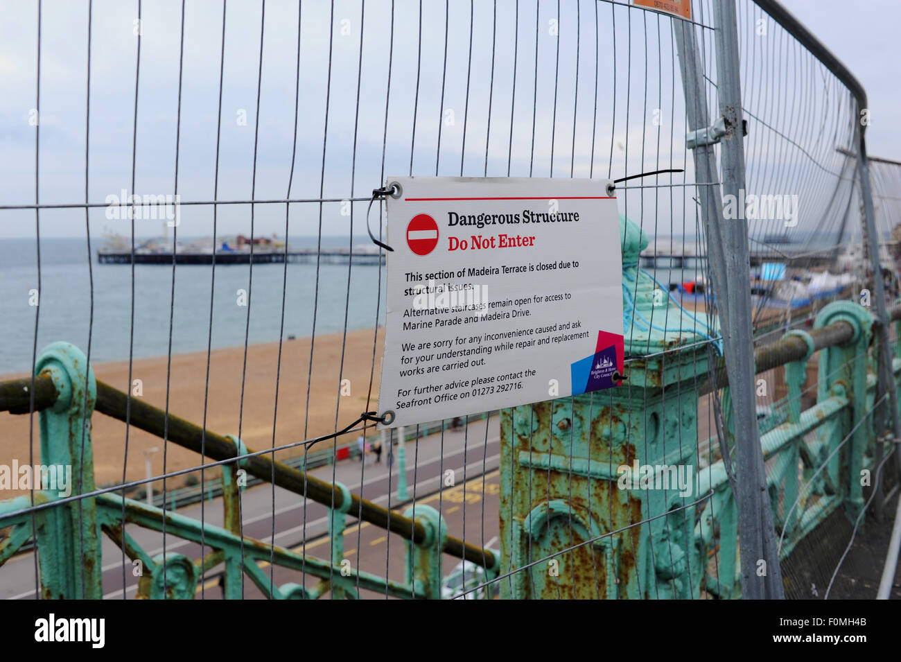 Brighton, Regno Unito. Il 18 agosto, 2015. Lungomare di Brighton archi e prom lungo Madeira Drive che sono state chiuse al pubblico a causa di rovina e diventando pericoloso Foto Stock