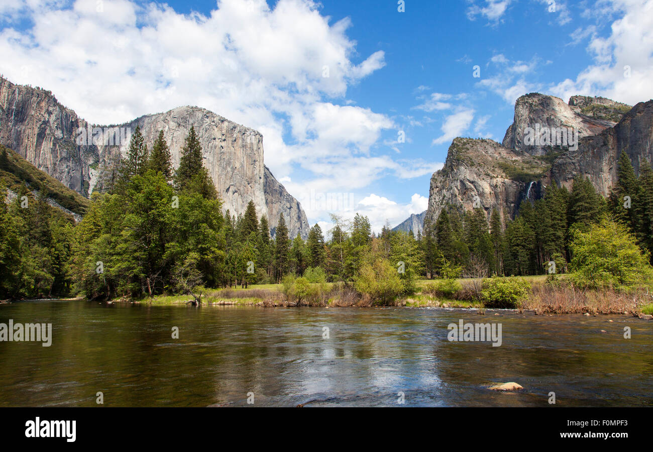 El Capitan e Cathedral Rocks, Yosemite National Park, California, Stati Uniti d'America Foto Stock
