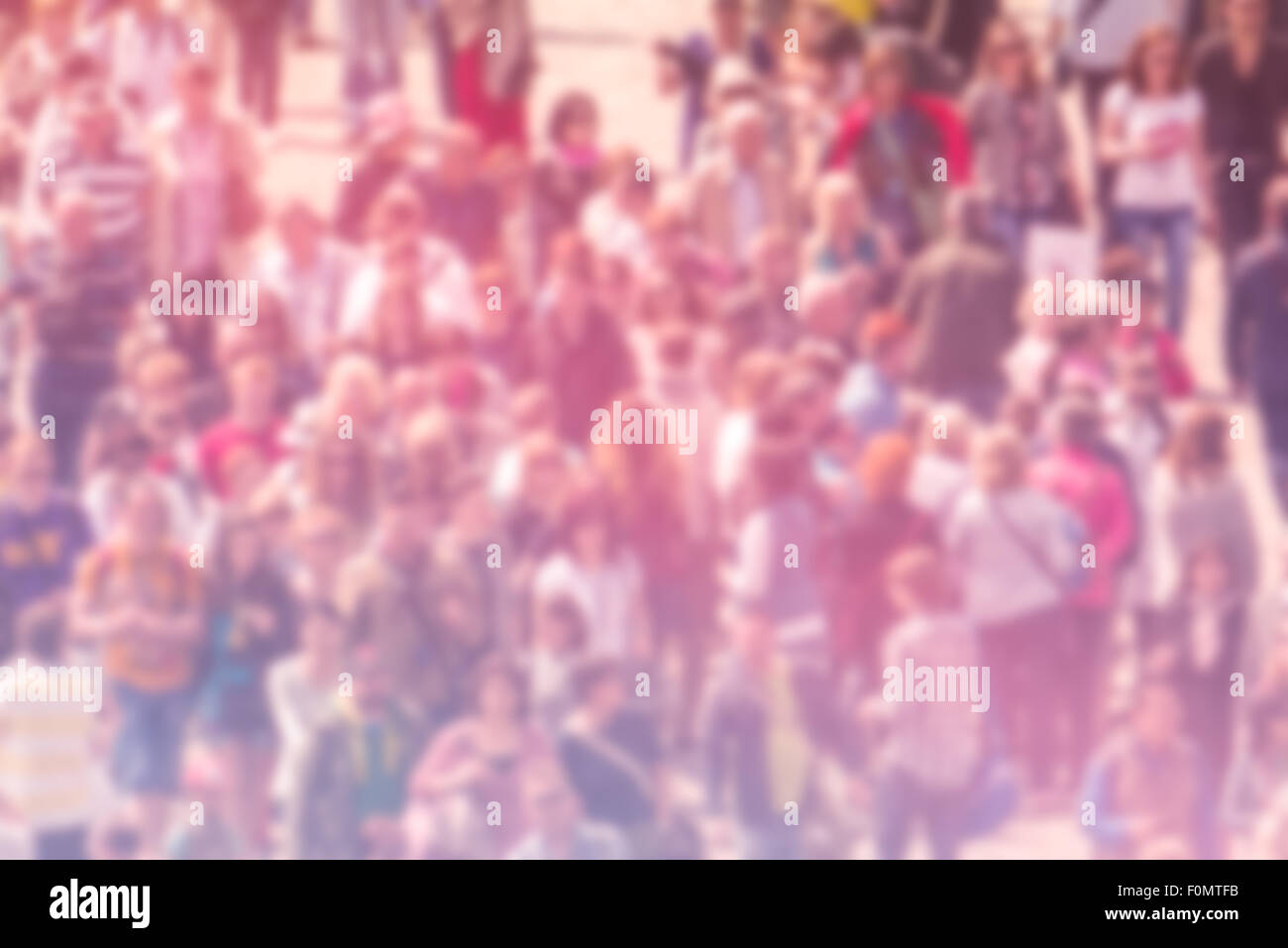 L'opinione pubblica generale blur sullo sfondo, vista aerea con un irriconoscibile affollata popolazione fuori fuoco, offuscata la folla di persone Foto Stock