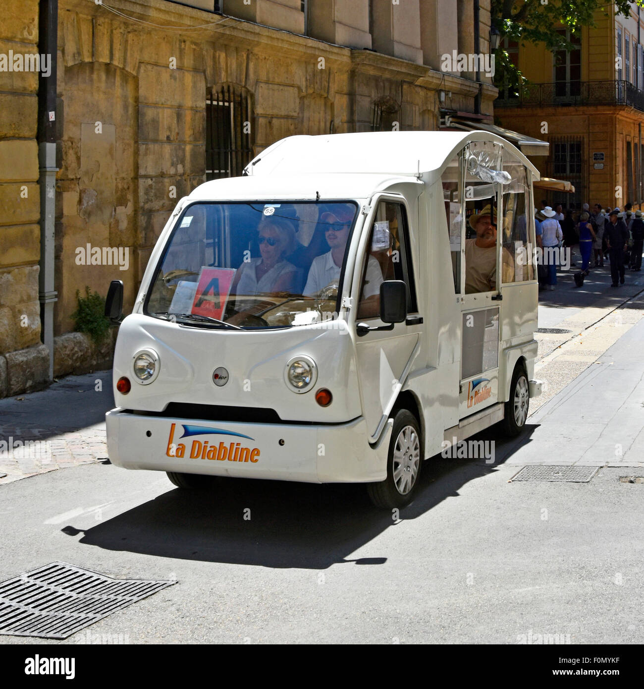 'La Diabline' bassa tariffa auto elettrica/taxi/autobus su 3 itinerari in Aix en Provence fino a 7 passeggeri hop on o off gita ideale Foto Stock