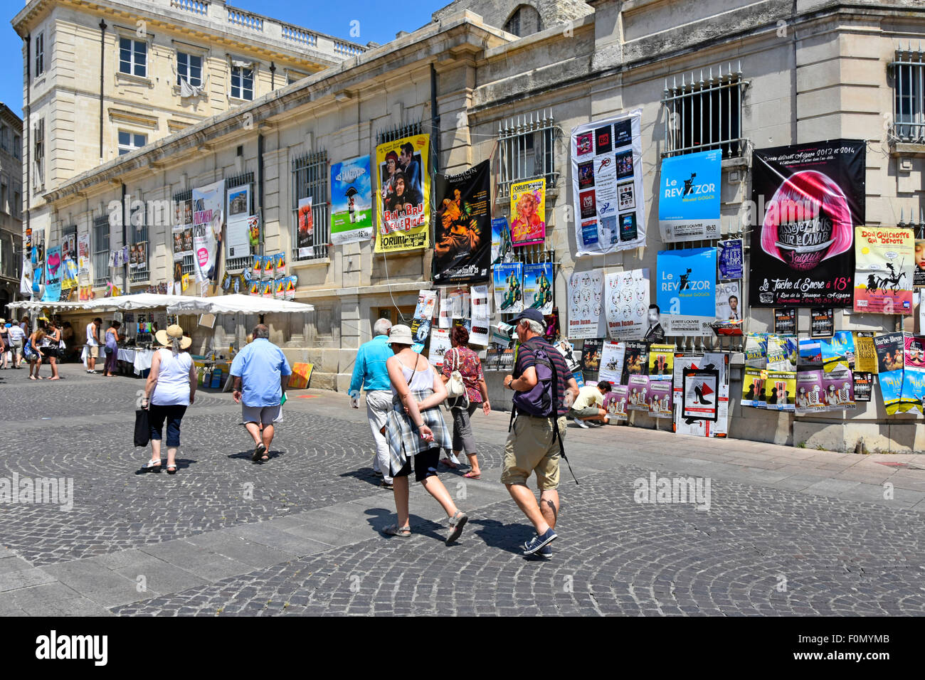 Festival di Avignone, festival annuale delle arti di luglio, manifesti nel centro della città, prefettura del dipartimento di Vaucluse, Côte regione Provenza-Alpi-Costa Azzurra, Francia Foto Stock