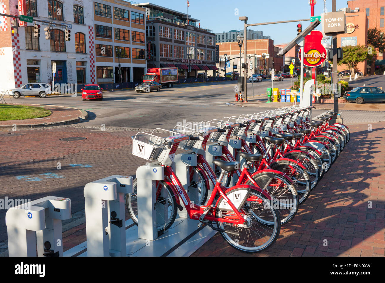 B ciclo-bike sharing biciclette programma ancorata al Riverfront stazione B-stazione di Nashville, Tennessee. Foto Stock