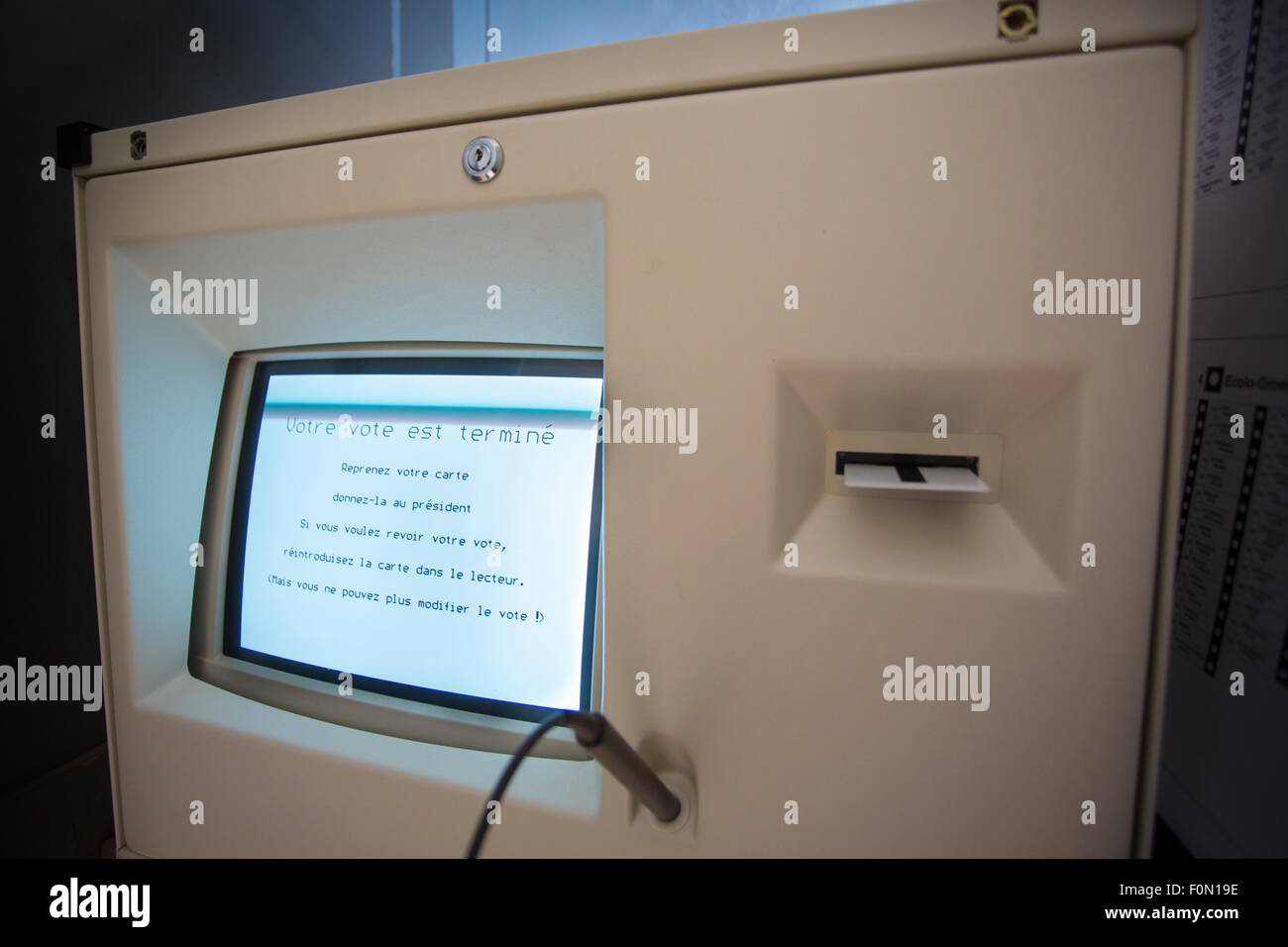 Primo piano di uno del Belgio è di nuovo la scansione ottica macchine di voto durante le elezioni nel 2012. Foto Stock