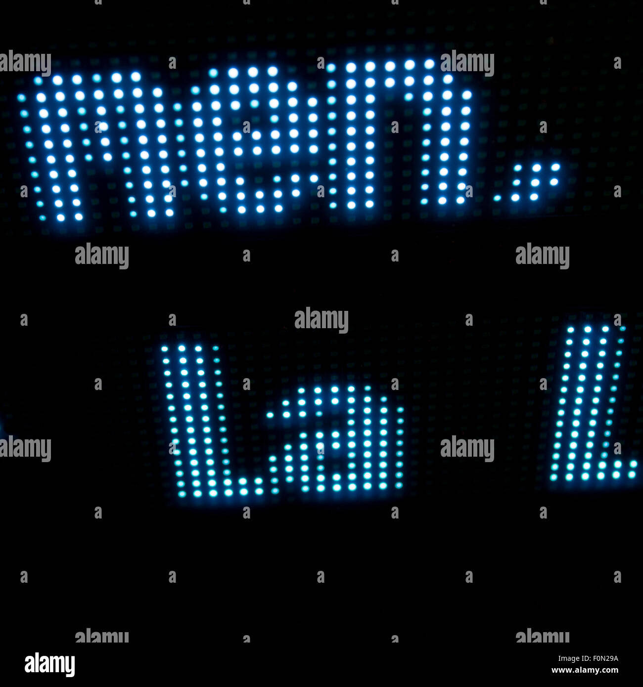 Gli uomini di parola visualizzata sul display a led con sfondo nero Foto Stock