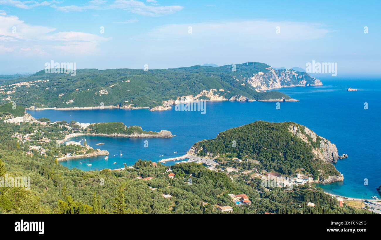 Vista in gorgus Paleokastrica bay a Corfu Grecia. Mare Ioanian Foto Stock