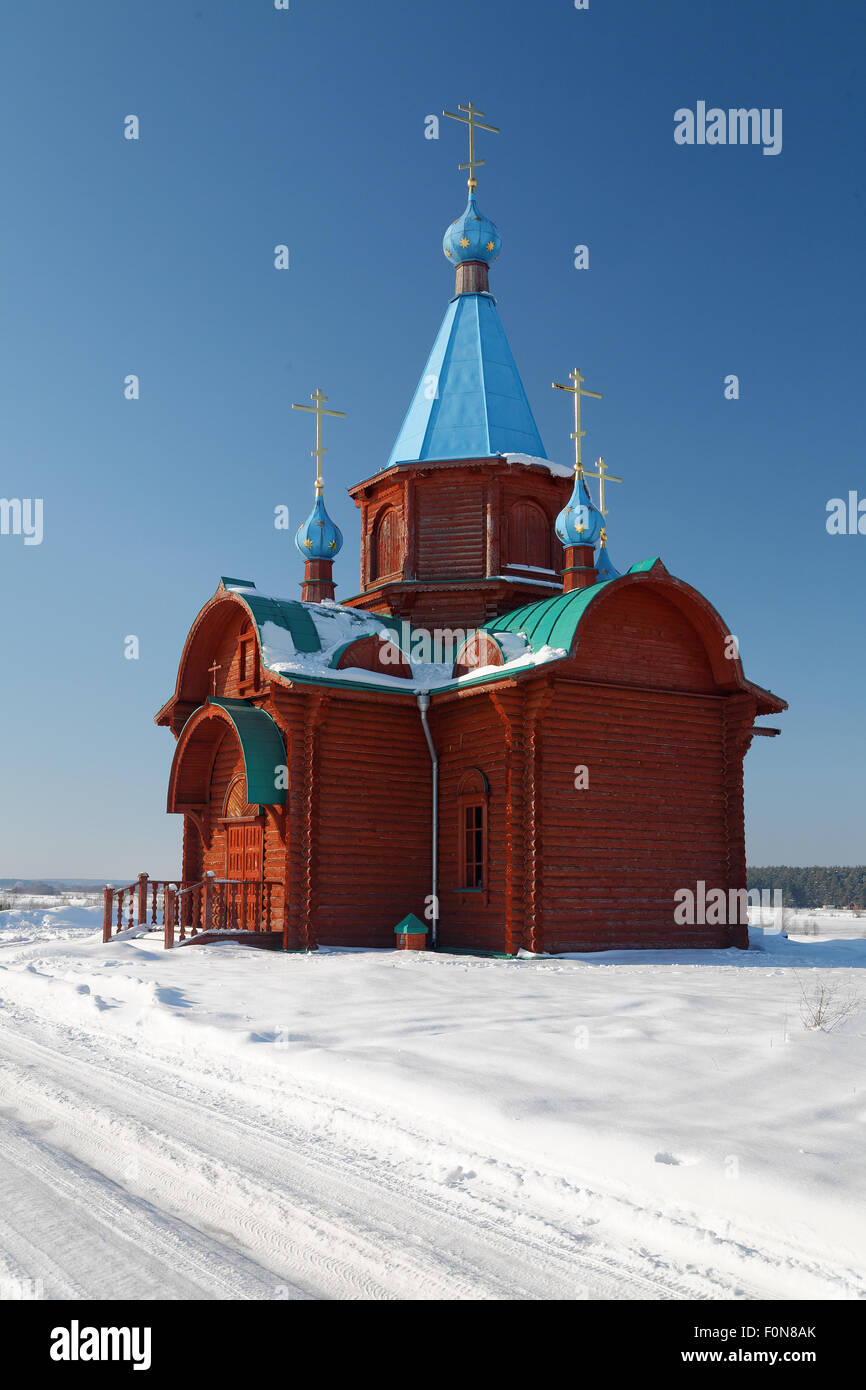 Chiesa russa ortodossa nel freddo inverno Foto Stock