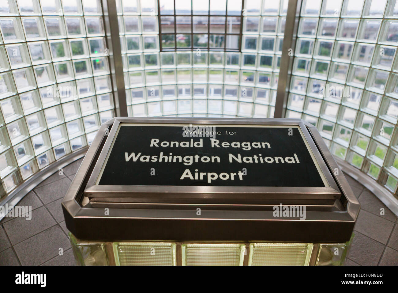 L'Aeroporto Nazionale Ronald Reagan di Washington segno - USA Foto Stock