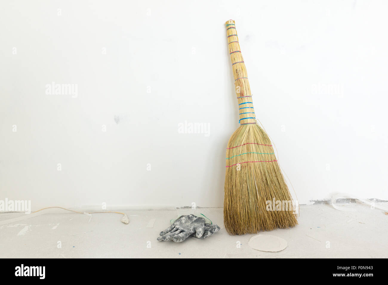 La ginestra è necessario per la pulizia in ambienti chiusi in cui la riparazione è stata effettuata Foto Stock